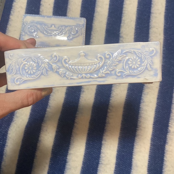 Ceramic White & Blue Trinket Box w/ Lid - Picture 8 of 16